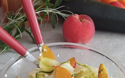 Salade tagliatelles courgette nectarine feta
